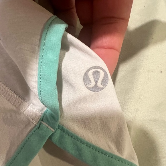 Lululemon shorts size4 - Picture 2 of 6